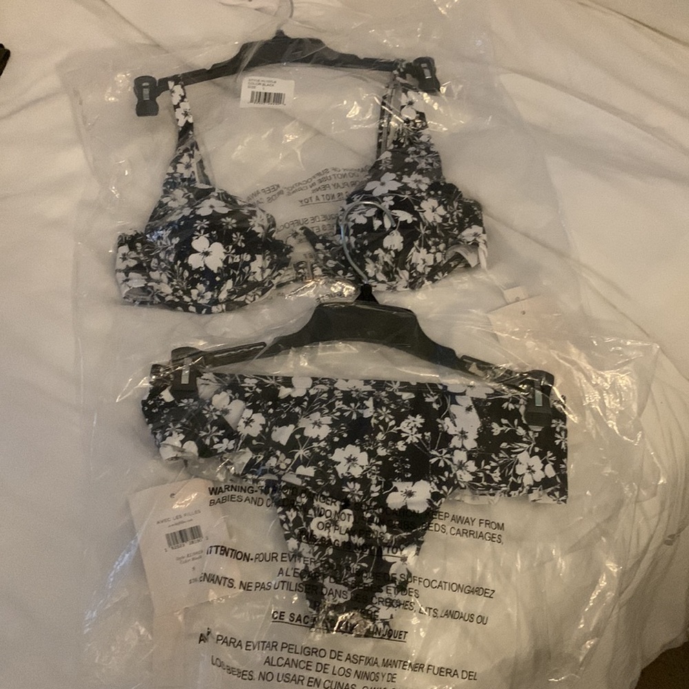 Avec Les Filles Bikini brand New  BLACK AND WHITE set floral print